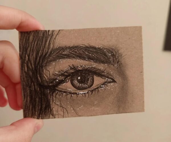 رسم العين بلرصاص
