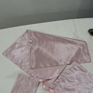 طقم للصبايا الحلوين