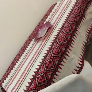 مفرش طاولة من اجمل التقشات